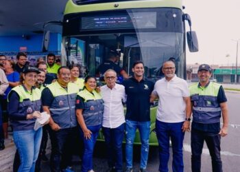 Cícero Lucena apresenta novo modelo de ônibus 100% elétrico dentro do grande projeto de mobilidade urbana da Capital