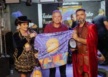 Imprensados desfila neste sábado, segundo lote dos kits segue a venda