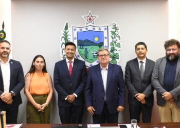 João Azevêdo apresenta potencialidades e oportunidades de investimento na Paraíba a ministro da Embaixada do Canadá