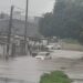 Chuvas em João Pessoa alagam ruas, invadem casas e arrastam veículos