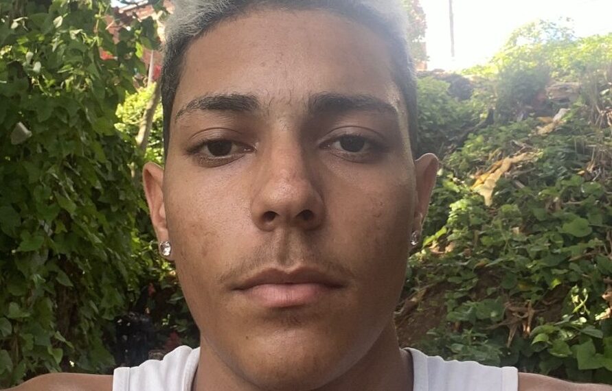 Motorista se revolta durante abordagem da Semob e ateia fogo no próprio carro