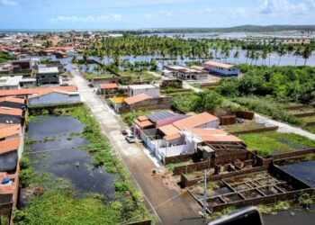 Estado mobiliza ações na Baia da Traição com aeronaves e caminhões com ajuda a desalojados