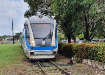 Trens urbanos voltam a fazer viagens completas a partir da tarde desta sexta