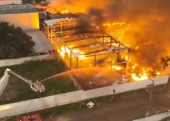 Incêndio destrói fábrica de reciclagem no Distrito Industria de Santa Rita