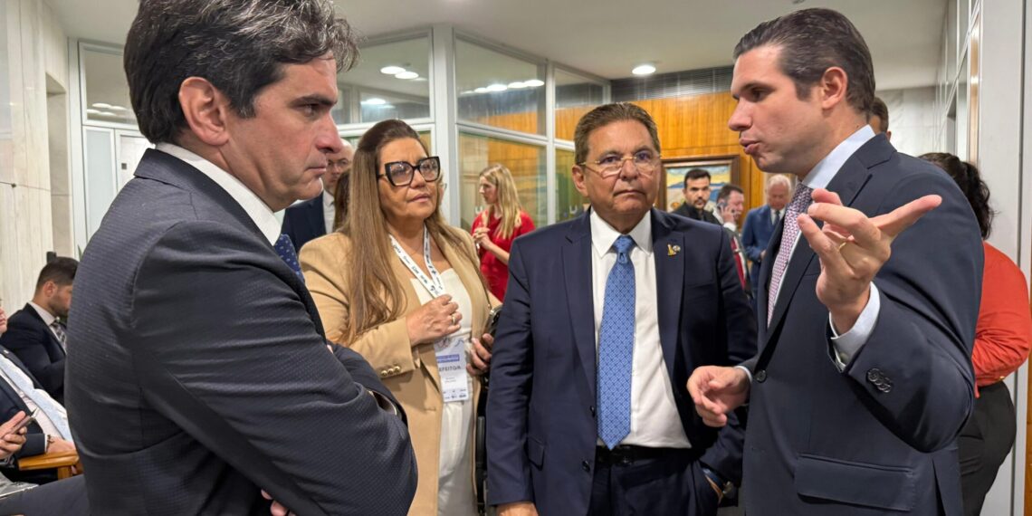 Adriano é recebido por Hugo Motta na presidência da Câmara para tratar de ações para o estado