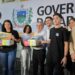 João Azevêdo entrega fardamentos e kits escolares para estudantes da rede estadual
