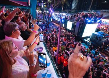 João Azevêdo prestigia Muriçocas do Miramar e destaca ações do Governo em apoio ao Carnaval paraibano