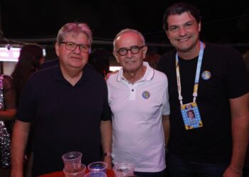 Cícero e João prestigiam primeira noite de pré-carnaval em João Pessoa