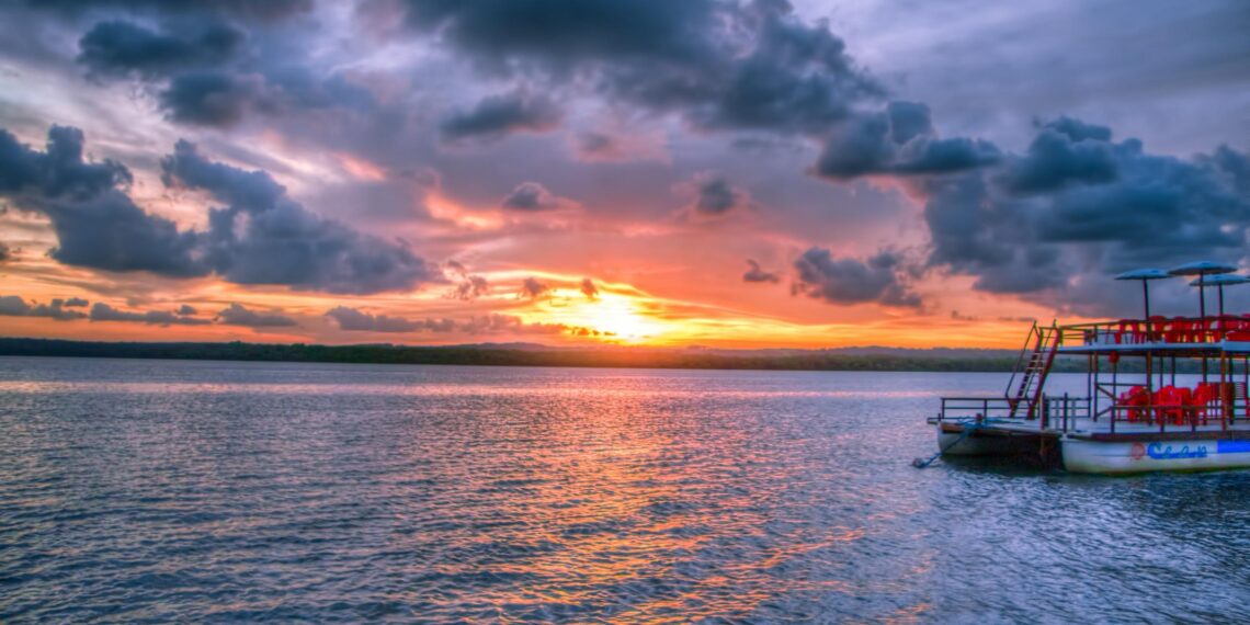 Neste sábado (15): empresários programam evento de networking em catamarã na Praia do Jacaré