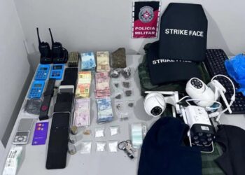Polícia Militar desarticula tráfico de drogas e prende suspeitos, neste domingo