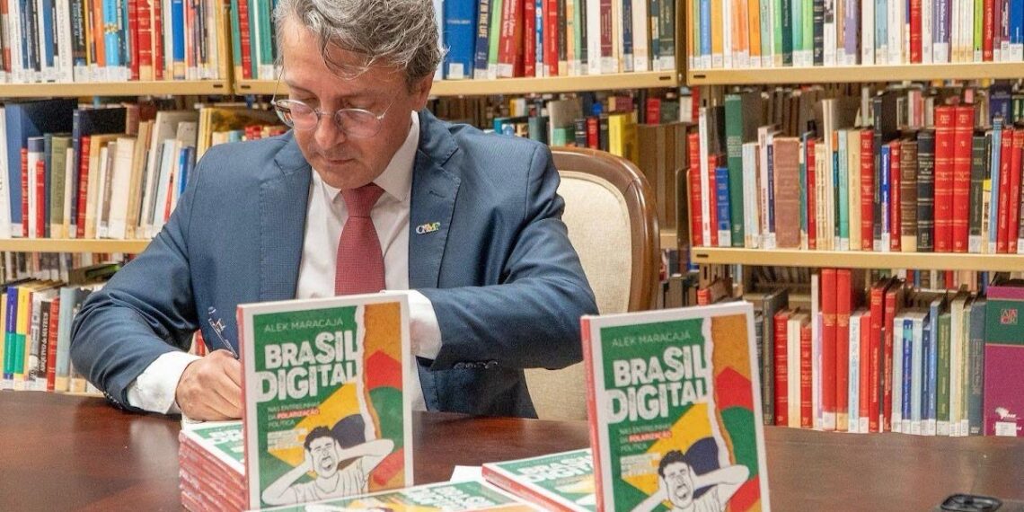 Paraibano lança livro com análise inédita sobre polarização digital e política no Brasil nesta quarta, na Capital
