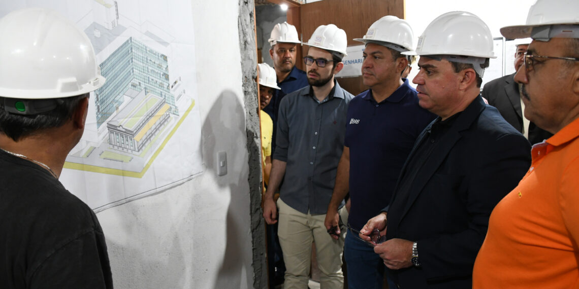 Prefeito interino visita obras da nova sede da CMJP