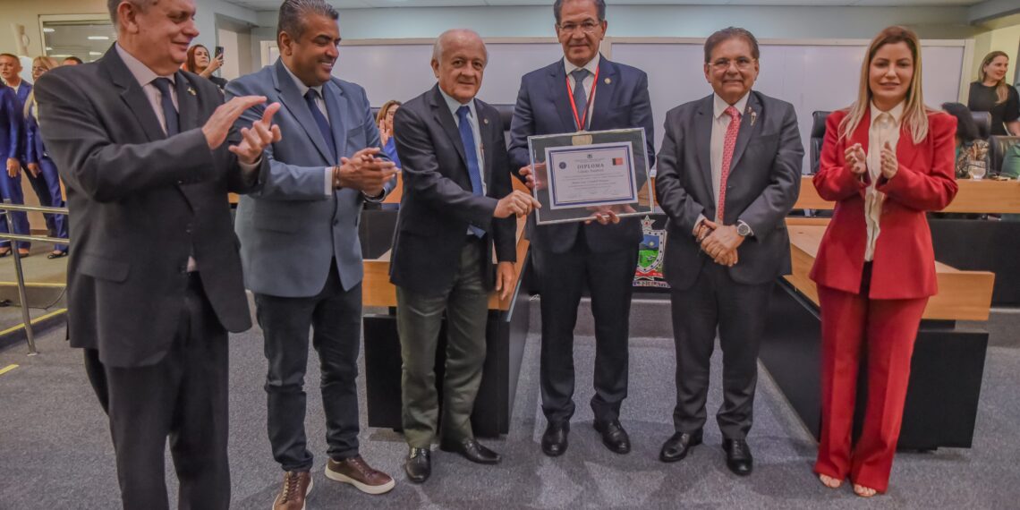 ALPB concede cidadania paraibana e medalha Epitácio Pessoa ao ministro do STJ, Mauro Campbell