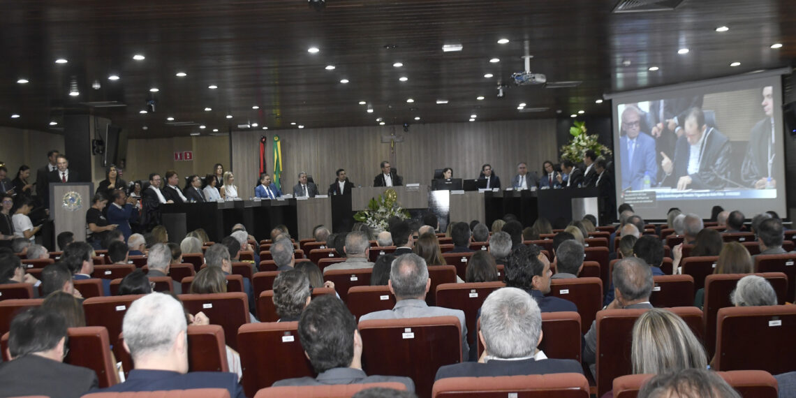 Comitiva de vereadores prestigia posse de presidente e vice do TRE-PB