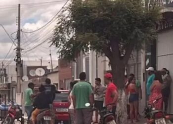Jovem é morto a tiros dentro de supermercado na Paraíba; dupla é assassinada minutos depois