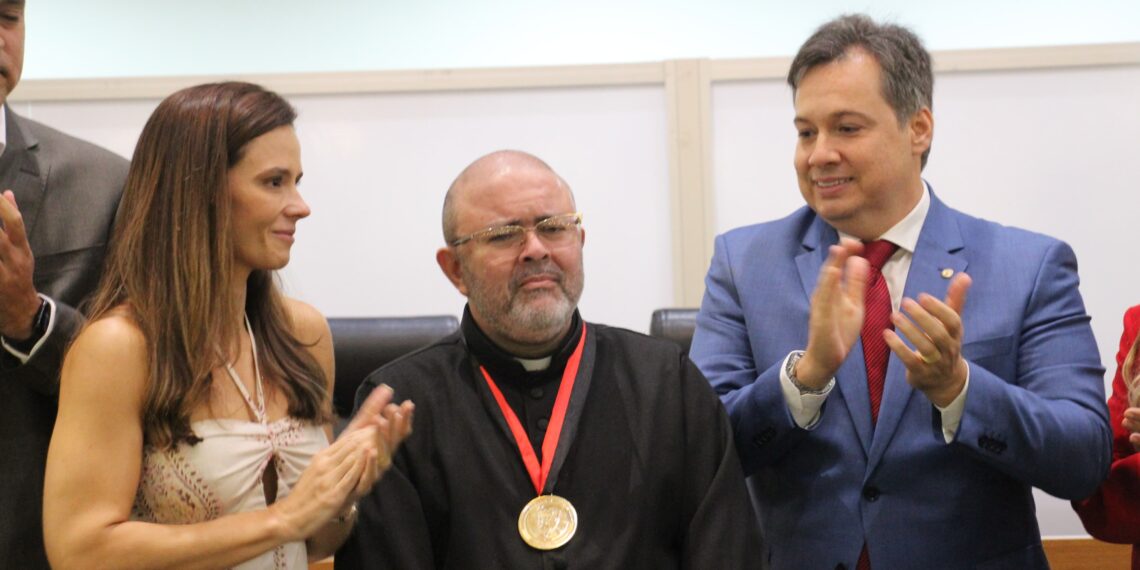 ALPB concede Medalha Epitácio Pessoa ao Padre George