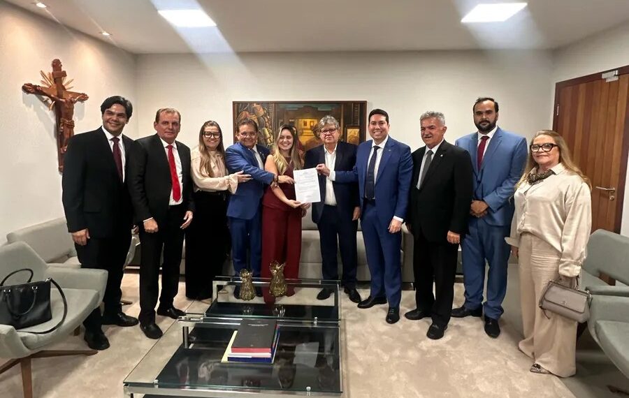 João Azevêdo nomeia Allana Galdino para ocupar cargo de conselheira do TCE-PB