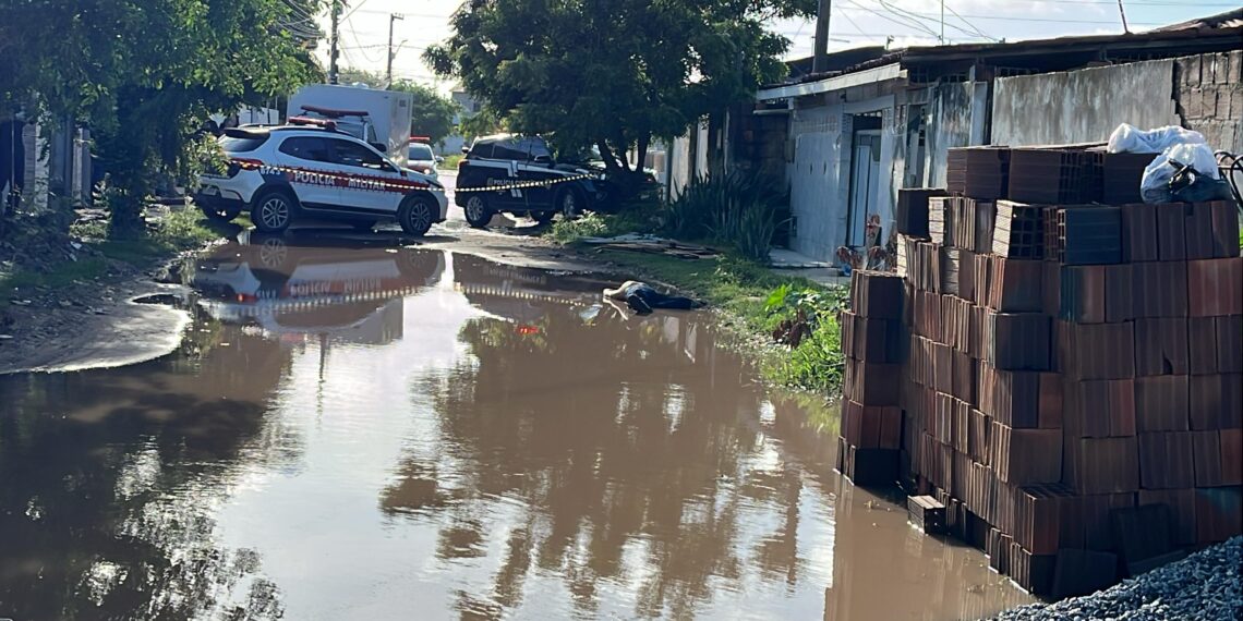 Corpo é encontrado no meio da rua após tiroteio durante madrugada em Cabedelo