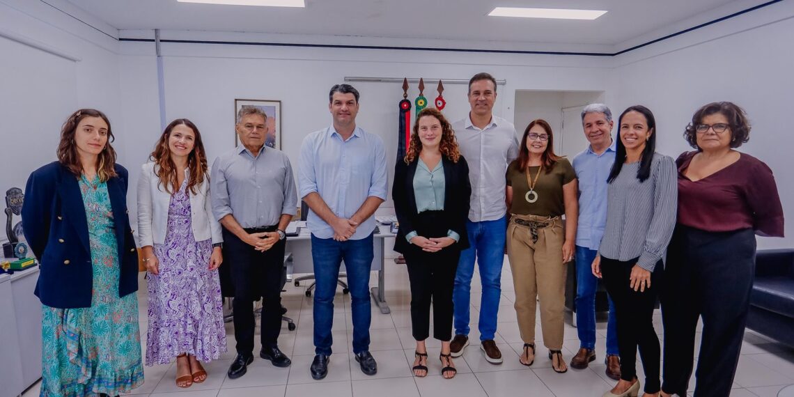 Leo Bezerra se reúne com Agência Francesa de Desenvolvimento e avança para apresentar editais e licitar obras