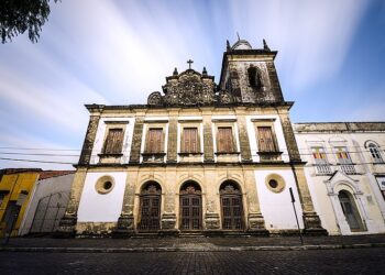 Muro do Mosteiro de São Bento desaba parcialmente em João Pessoa