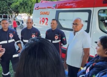 Prefeito entrega mais uma ambulância do Samu para atender população de Pedras de Fogo