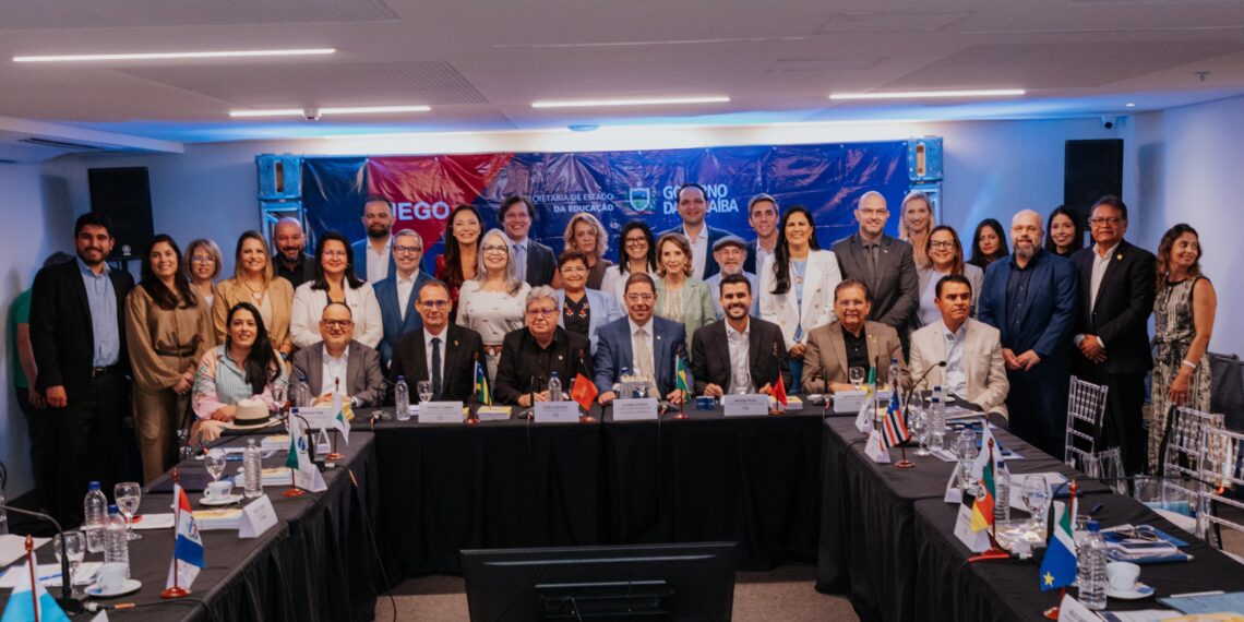 Adriano destaca papel da Educação e cita ações da Paraíba durante reunião do Consed