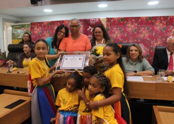 ALPB entrega título de cidadania paraibana a Mestra D’Oci