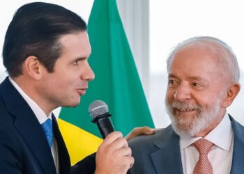 Presidente da Câmara, paraibano Hugo Motta integra comitiva de Lula em viagem ao Japão e Vietnã