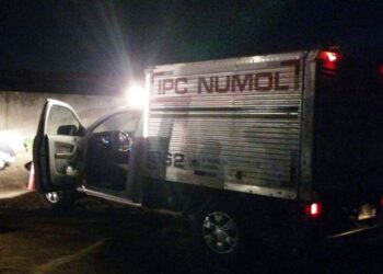 Desconhecidos invadem oficina mecânica e assassinam homem com mais de vinte tiros