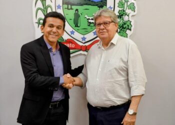 Adversários em 2022, João Azevêdo e prefeito de Santa Rita firmam aliança