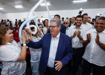 João Azevêdo autoriza investimentos de R$ 17,1 milhões para fortalecer o protagonismo estudantil