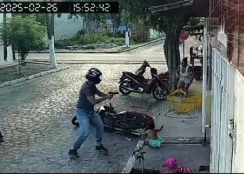 Criança fica no meio de tiroteio durante tentativa de homicídio em Pedras de Fogo