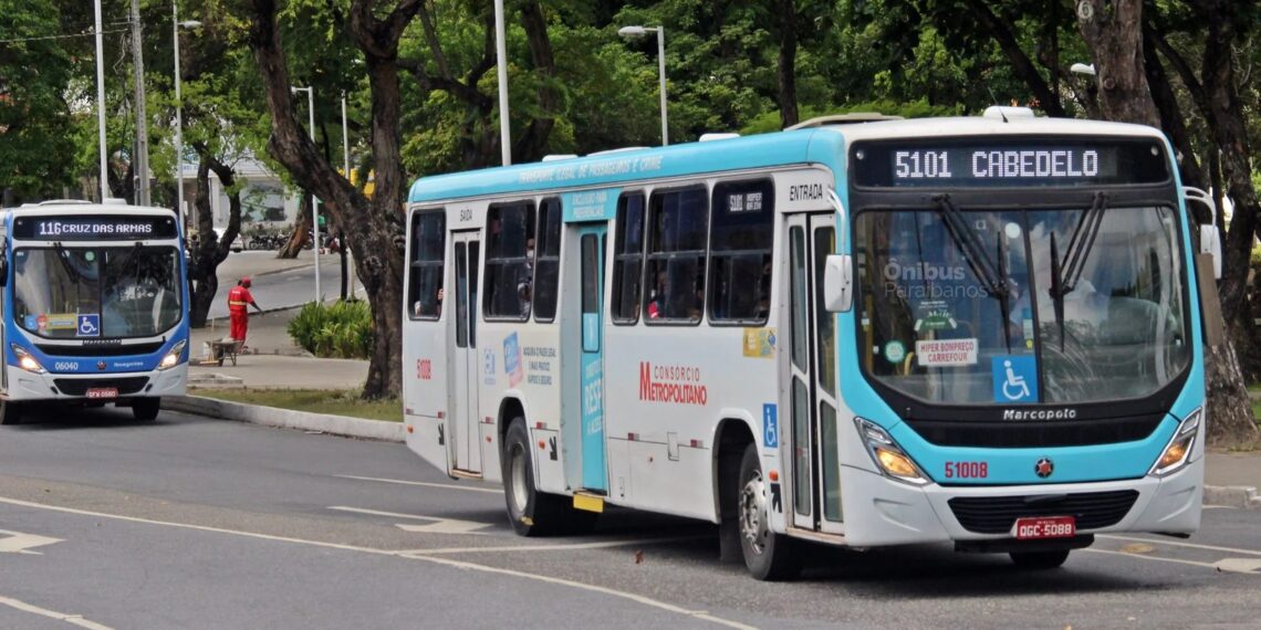 Dupla é presa com 25 kg de drogas na BR-101, próximo a Conde