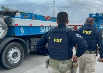 PRF suspende tráfego de carreta gigante para parque eólico na Paraíba