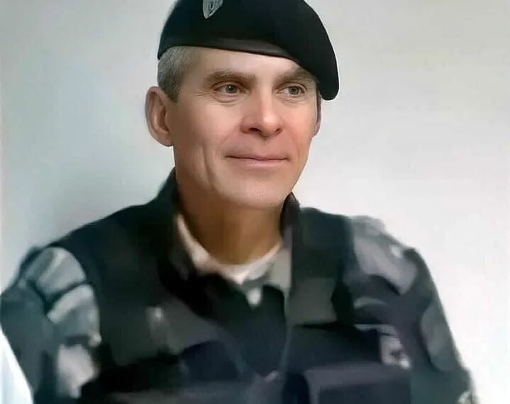 Com julgamento em andamento, ministro Flávio Dino vota para manter Dinho à frente da CMJP; confira