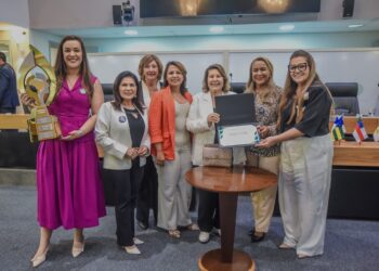 Unale entrega prêmio “Assembleia Cidadã” à ALPB por projeto de combate à violência contra a mulher