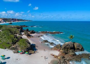 Jovem é encontrado morto próximo às falesias da praia de Tambaba, no Litoral Sul