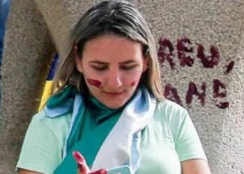 STF condena mulher que pichou estátua com batom a 14 anos de prisão