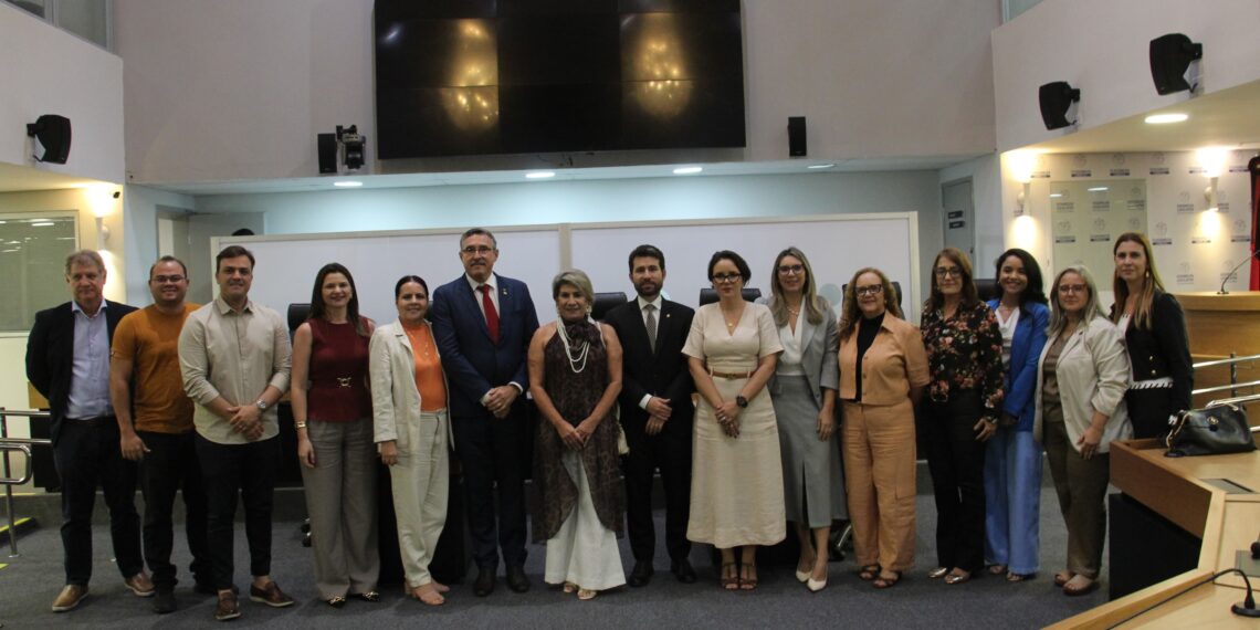 ALPB debate descentralização de laudos e demanda por tratamentos de pessoas com TEA