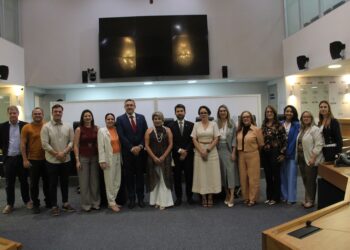 ALPB debate descentralização de laudos e demanda por tratamentos de pessoas com TEA