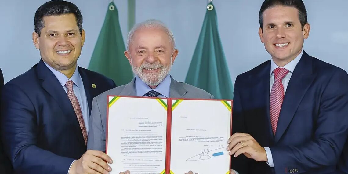 Lula entrega PEC da Segurança Pública para tramitação no Congresso