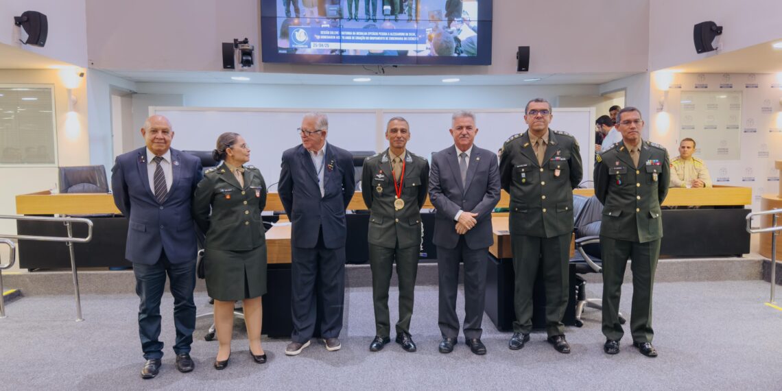 ALPB concede Comenda Verde ao professor Ezequiel Sóstenes Bezerra