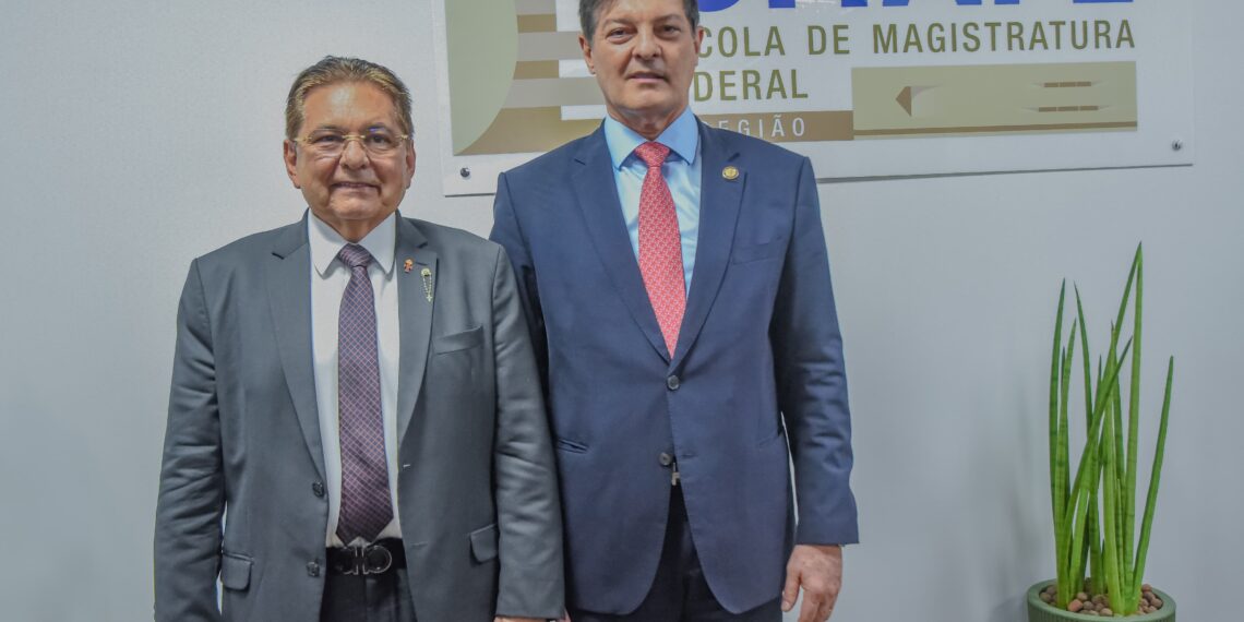 Adriano Galdino prestigia posse da nova diretoria da Escola de Magistratura do TRF5