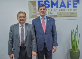 Adriano Galdino prestigia posse da nova diretoria da Escola de Magistratura do TRF5