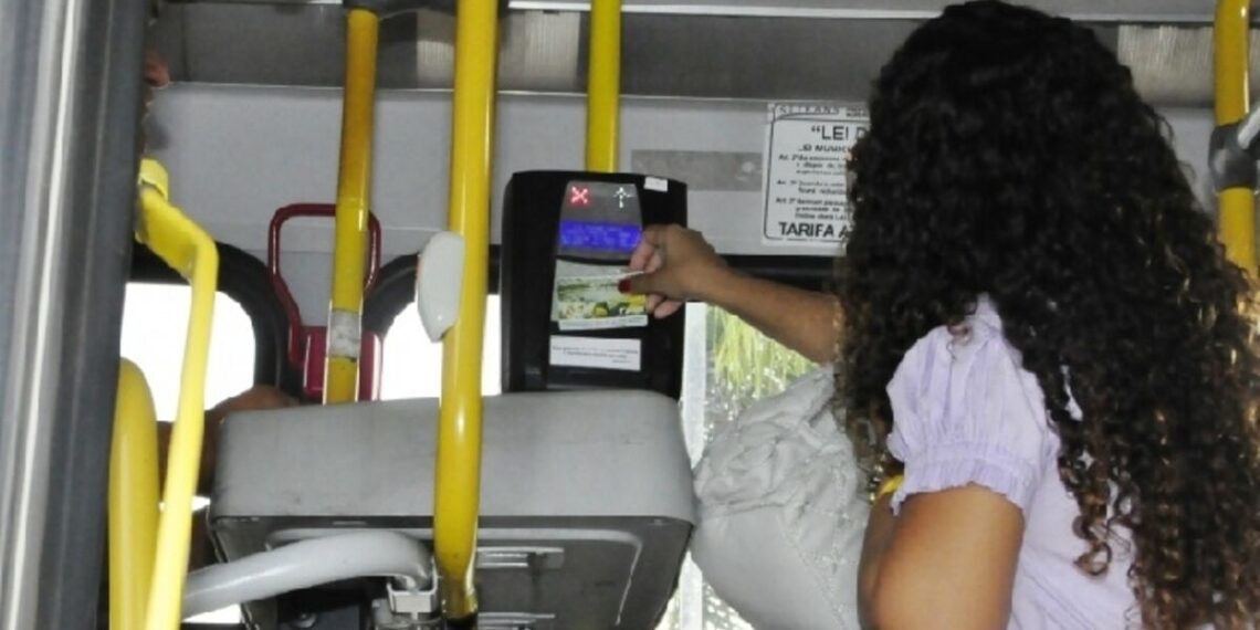 ALPB aprova Passe Livre Estudantil para 48 mil alunos da rede estadual; primeira recarga será feita em maio