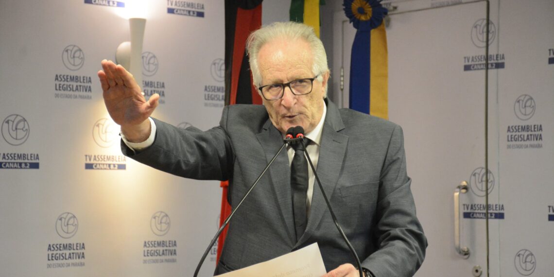 Félix Araújo assume titularidade do mandato na ALPB