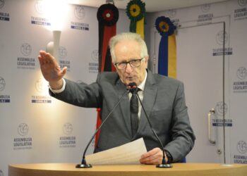 Félix Araújo assume titularidade do mandato na ALPB