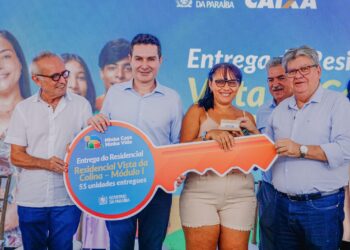 Durante entrega de novas moradias na Capital, Cícero Lucena recebe reconhecimento do ministro das Cidades por isenção de ITBI