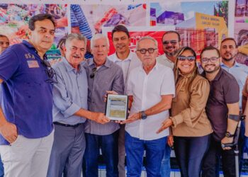Durante entrega de novas moradias na Capital, Cícero Lucena recebe reconhecimento do ministro das Cidades por isenção de ITBI