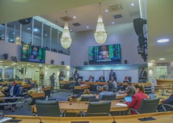 ALPB aprova PEC que amplia emendas impositivas de deputados para cerca de R$ 8 milhões até 2027